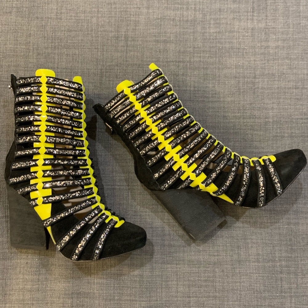 ❤️ Neon yellow, black, glitter cage boots